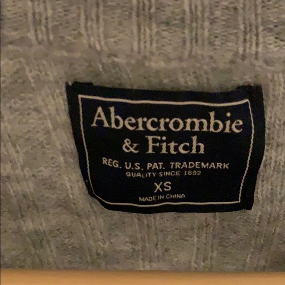 Abercrombie & Fitch sweater - Picture 2 of 3